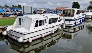 Sheerline 740 - Lady J - 4 Berth Inland River Cruiser