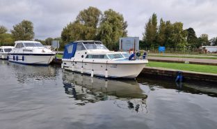 Norman 266 - Serenity - 4 Berth 4 Berth River Cruiser