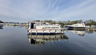 Alpha 31 - Lady Doreen - 4 Berth Inland river cruiser