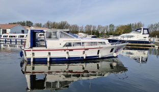 Alpha 31 - Lady Doreen - 4 Berth Inland river cruiser