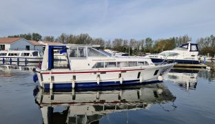 Alpha 31 - Lady Doreen - 4 Berth Inland river cruiser