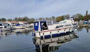 Alpha 31 - Lady Doreen - 4 Berth Inland river cruiser