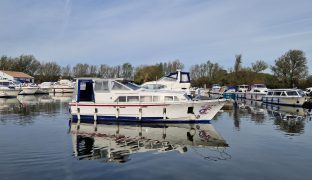 Alpha 31 - Lady Doreen - 4 Berth Inland river cruiser