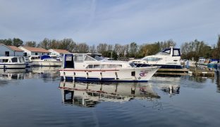 Alpha 31 - Lady Doreen - 4 Berth Inland river cruiser