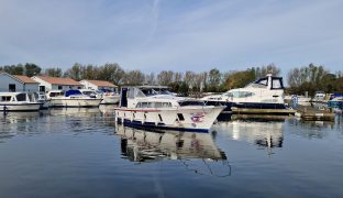 Alpha 31 - Lady Doreen - 4 Berth Inland river cruiser