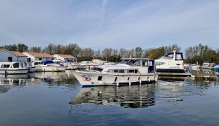 Alpha 31 - Lady Doreen - 4 Berth Inland river cruiser