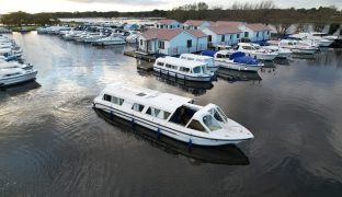 Faircraft 46 - Shining Light - 11 Berth River Cruiser