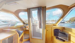 Faircraft 46 - Shining Light - 11 Berth River Cruiser