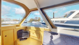 Faircraft 46 - Shining Light - 11 Berth River Cruiser