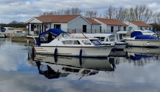 Seamaster 27 Capri - 5 Berth Inland river cruiser