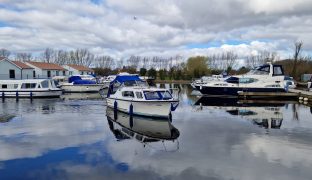 Seamaster 27 Capri - 5 Berth Inland river cruiser