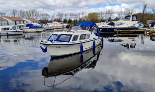 Seamaster 27 Capri - 5 Berth Inland river cruiser