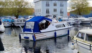 Seamaster 27 Capri - 5 Berth Inland river cruiser