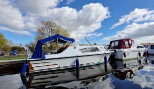 Seamaster 27 Capri - 5 Berth Inland river cruiser