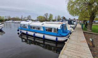 Alphacraft 32 - Moonlight Owl - 4 Berth Inland river cruiser