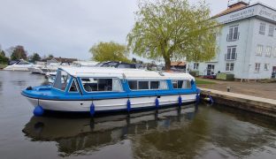 Alphacraft 32 - Moonlight Owl - 4 Berth Inland river cruiser