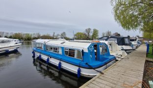 Alphacraft 32 - Moonlight Owl - 4 Berth Inland river cruiser