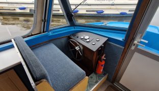 Alphacraft 32 - Moonlight Owl - 4 Berth Inland river cruiser