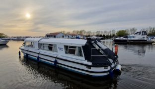 Bounty 37 - Summer Breeze - 6 Berth Inland river cruiser