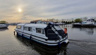 Bounty 37 - Summer Breeze - 6 Berth Inland river cruiser