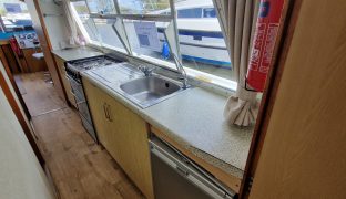 Bounty 37 - Summer Breeze - 6 Berth Inland river cruiser