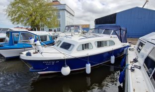 Elysian 27 - Lady D - 4 Berth Inland river cruiser 