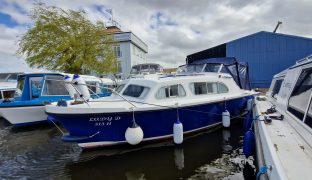 Elysian 27 - Lady D - 4 Berth Inland river cruiser 