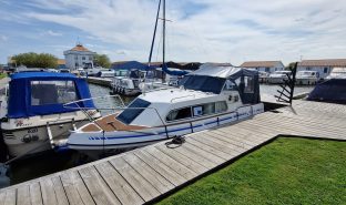 Viking 22 - ZIG ZAG - 4 Berth Inland river cruiser  