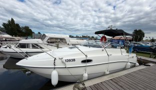 Sealine S23 - SERENITY - 4 Berth Sports Cruiser 