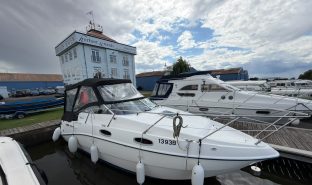Sealine S23 - SERENITY - 4 Berth Sports Cruiser 