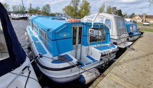 Alpha 32 - Quackers - 4 Berth Inland river cruiser