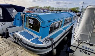 Alpha 32 - Quackers - 4 Berth Inland river cruiser