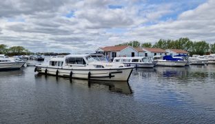 Connoisseur 42 - Zanndamon - 8 Berth 8 berth inland river cruiser 