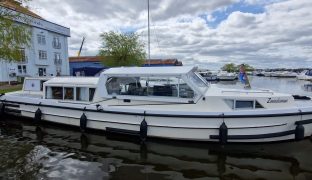 Connoisseur 42 - Zanndamon - 8 Berth 8 berth inland river cruiser 