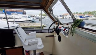 Connoisseur 42 - Zanndamon - 8 Berth 8 berth inland river cruiser 