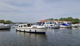 Connoisseur 37 - Selah - 4 Berth Inland river cruiser