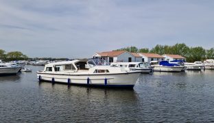 Connoisseur 37 - Selah - 4 Berth Inland river cruiser