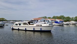 Connoisseur 37 - Selah - 4 Berth Inland river cruiser