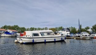 Connoisseur 37 - Selah - 4 Berth Inland river cruiser