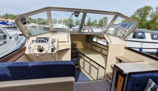 Connoisseur 37 - Selah - 4 Berth Inland river cruiser