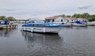 Aquafibre 32 - Jack - 4 Berth Inland river cruiser