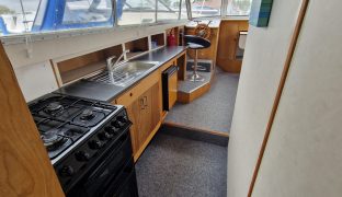 Aquafibre 33 - Rainbow - 6 Berth Inland river cruiser