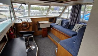 Aquafibre 33 - Rainbow - 6 Berth Inland river cruiser