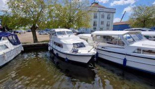 Sheerline 740 - GRACE - 4 Berth Boat