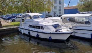 Sheerline 740 - GRACE - 4 Berth Boat