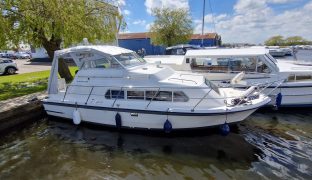 Sheerline 740 - GRACE - 4 Berth Boat