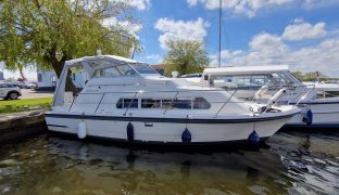 Sheerline 740 - GRACE - 4 Berth Boat