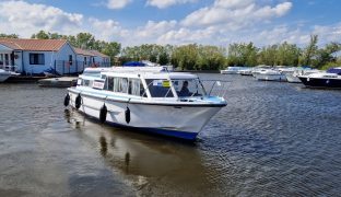 Aquafibre 33 - Rainbow - 6 Berth Inland river cruiser