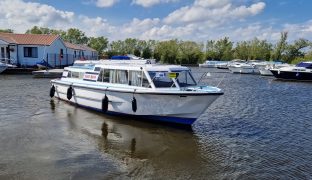 Aquafibre 33 - Rainbow - 6 Berth Inland river cruiser