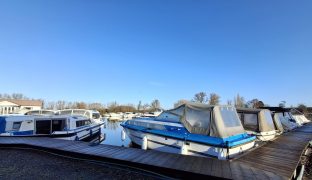Aquafibre 32 - Jack - 4 Berth Inland river cruiser